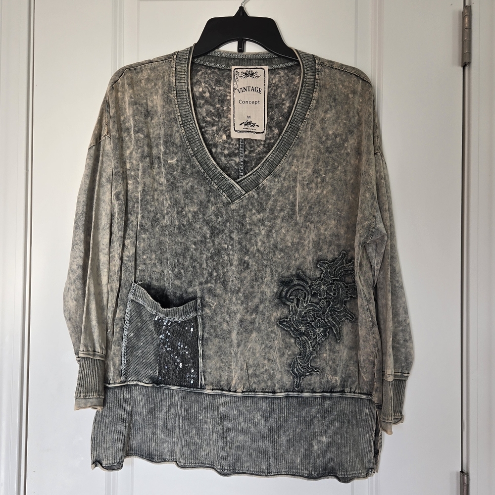 Vintage Concept Gray V-Neck Sweater Size Medium - Picture 2 of 8